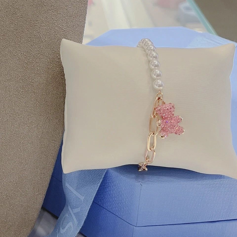 Sweet and Cool Style Pearl Bear Necklace with Dancing Crystals, Pink Teddy Bear Pendant, Unique and Trendy Accessories