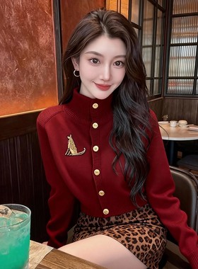 法式红色高领刺绣针织开衫女2025秋冬新款时尚洋气减龄显瘦上衣潮