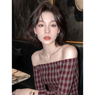 早秋款独特复古一字肩格子长袖衬衫女设计感小众辣妹锁骨露肩上衣