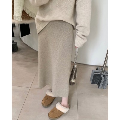 软糯燕麦色针织半身裙中长