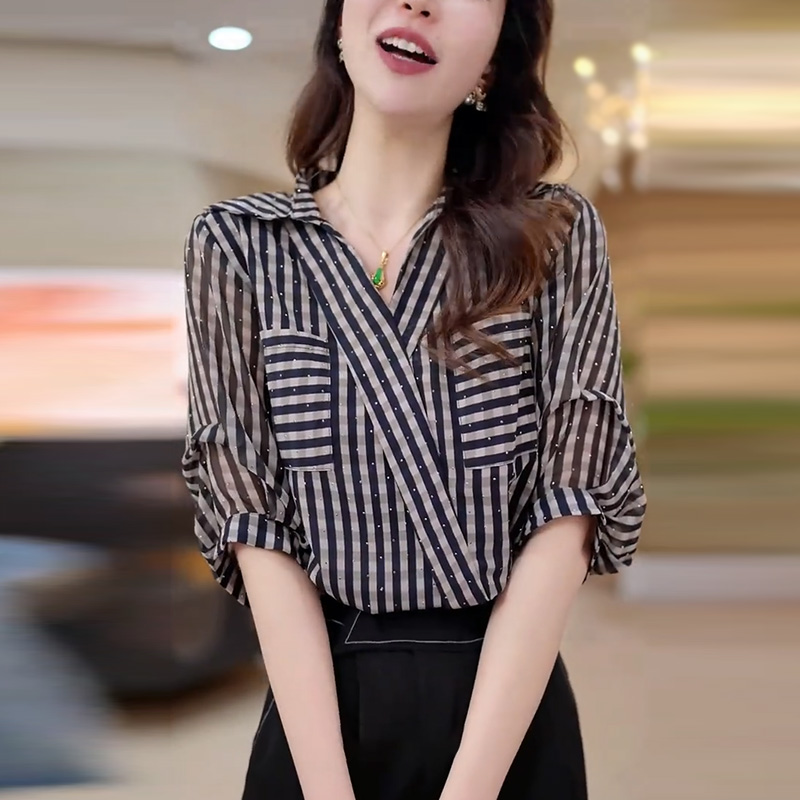 轻熟风条纹中袖衬衫女2025