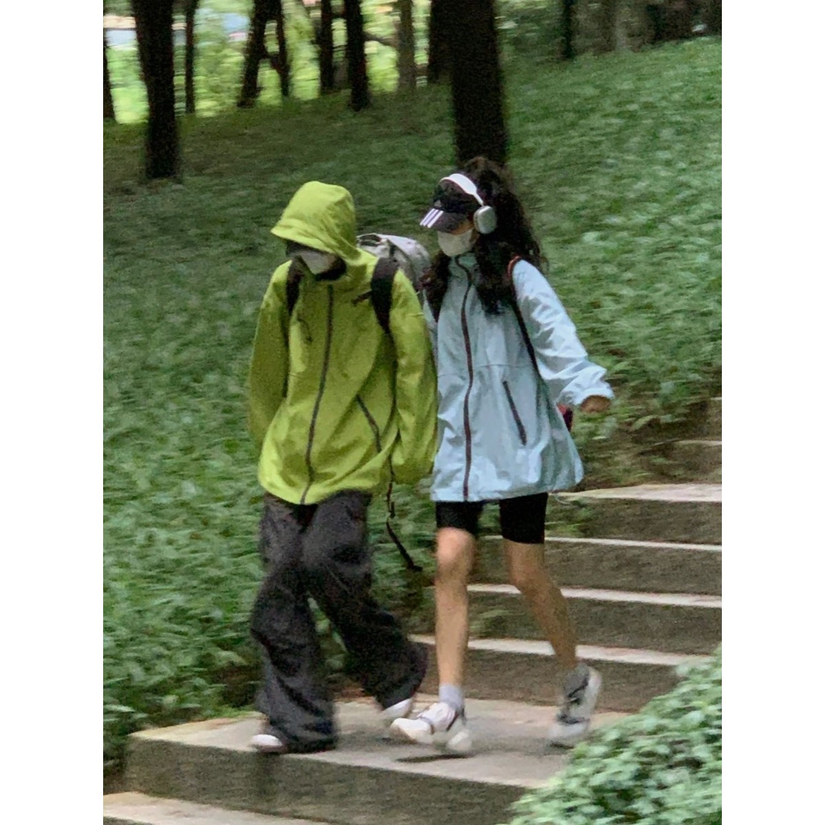 山系户外绿色防晒冲锋衣男