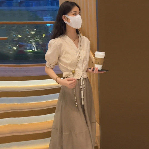 上衣搭配网纱半身裙两件套