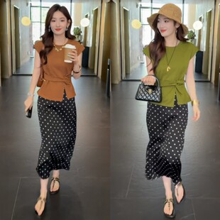 巨好看的夏日套装女2025新款时尚减龄飞飞袖T恤波点半身裙两件套