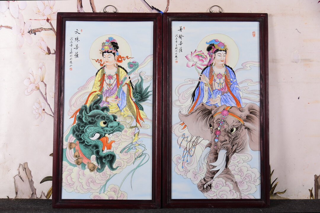 书房佛堂壁挂老件木框手绘粉彩瓷板画王琦文殊普贤菩萨挂板一对