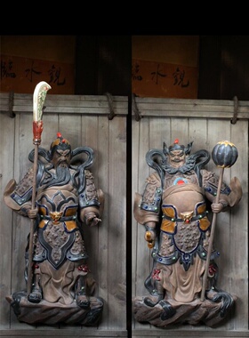 独特收藏老件木框手工制作粉彩瓷雕关公张飞挂匾门神挂板一对