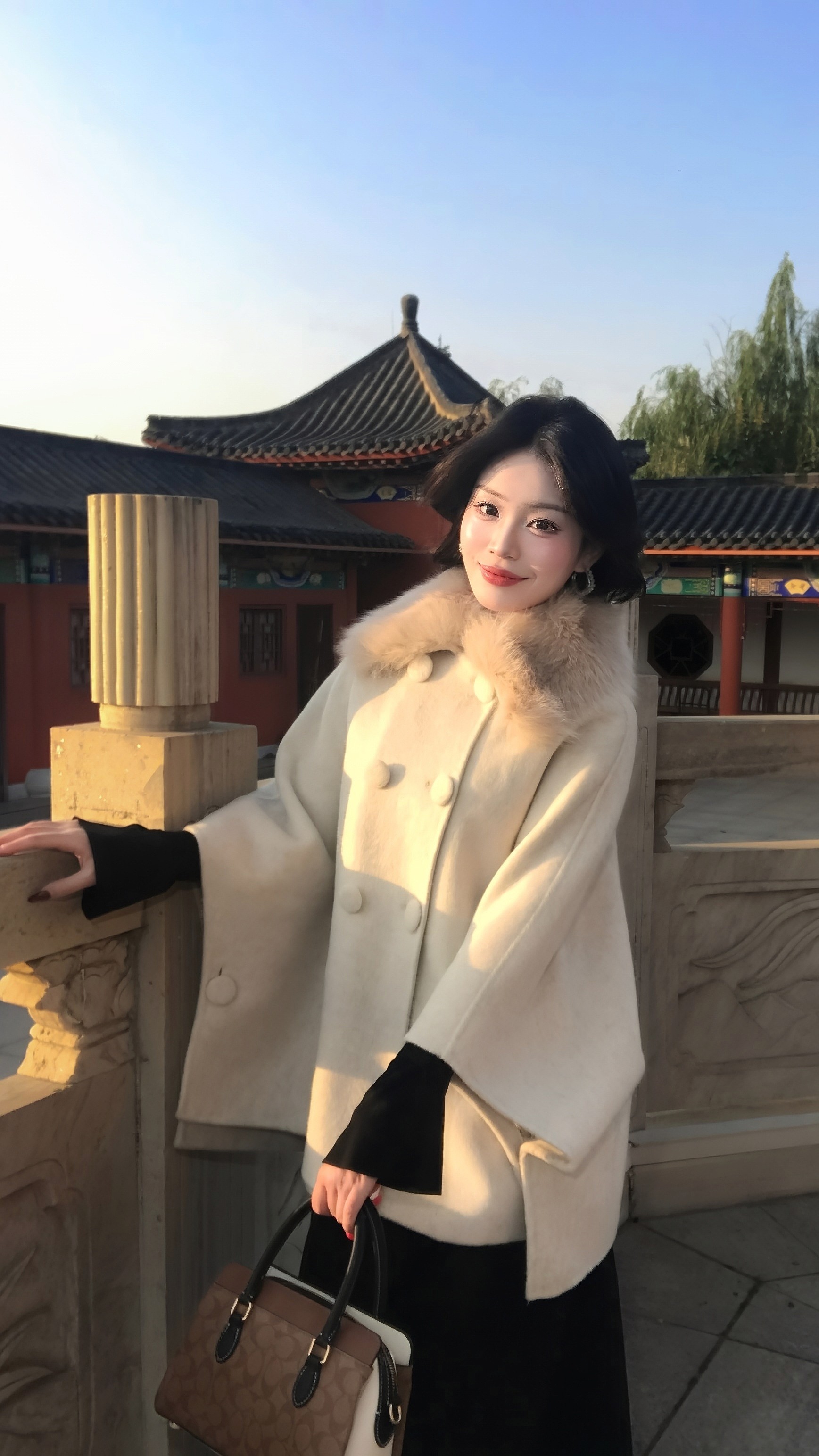 2026年秋冬新款斗篷狐狸毛领双面羊毛大衣女中长款显瘦羊毛呢外套