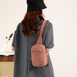 小众设计胸包女百搭简约运动背包户外迷你随身登山斜挎包帆布单肩