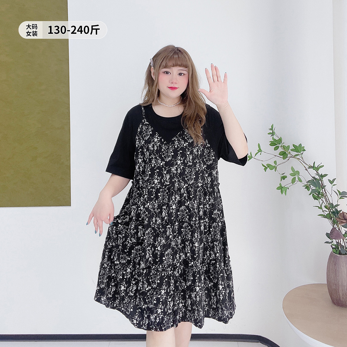 2026新款短款碎花裙胖莹莹大码女装胖mm夏季短袖吊带假两件连衣裙