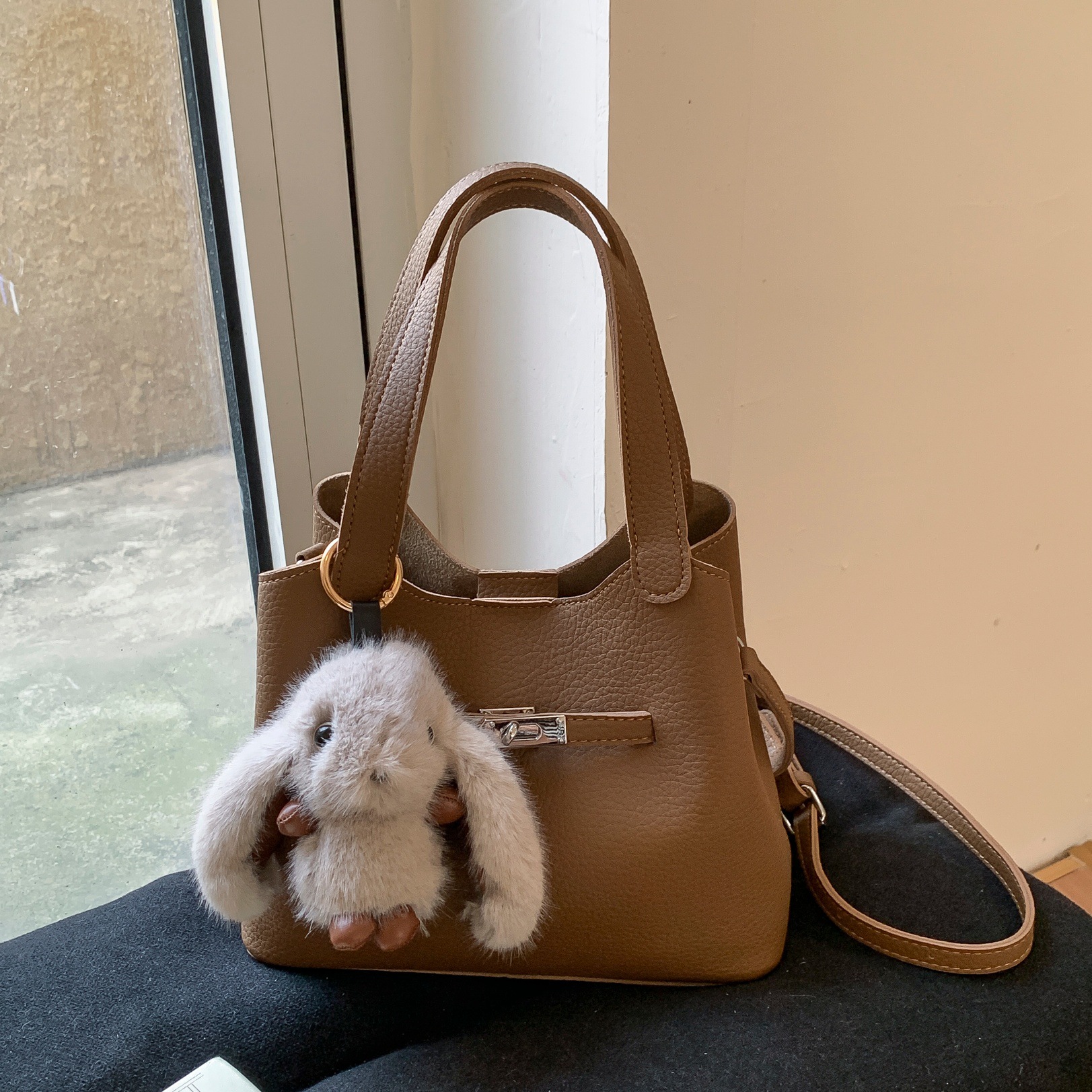 韩系手拎水桶包女2025秋冬