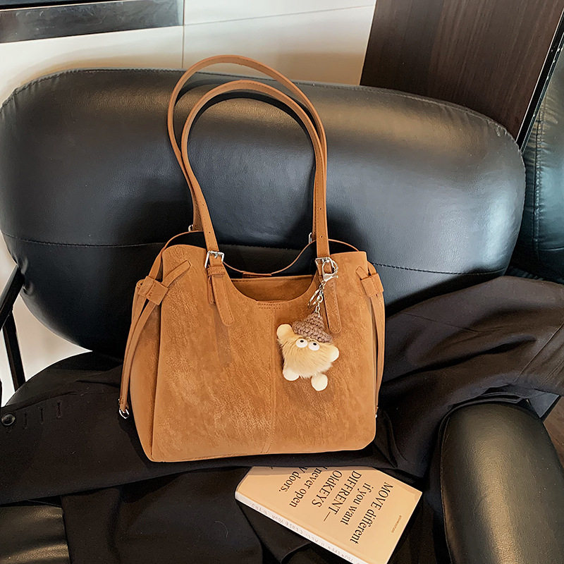 批发小众设计手提托特包女包2025冬新款大容量单肩包高级感腋下包,箱包皮具/热销女包/男包,单肩包,淘宝优惠券,粉丝福利购,淘宝优惠卷