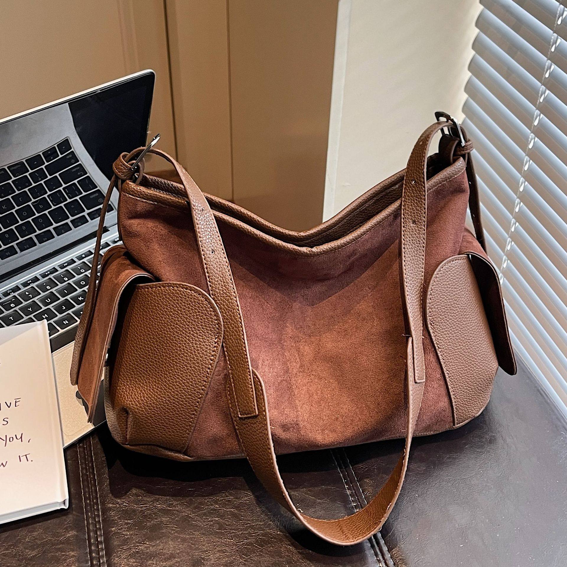 麂皮绒包包女式2026新款潮高级感复古通勤斜挎包女包大容量单肩包,箱包皮具/热销女包/男包,单肩包,淘宝优惠券,粉丝福利购,淘宝优惠卷