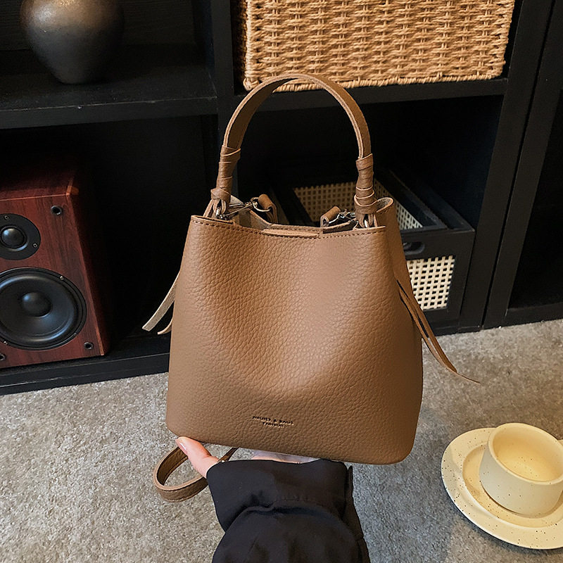 复古大容量水桶包包女2026新款时尚轻奢小众高级感百搭通勤斜挎包,箱包皮具/热销女包/男包,单肩包,淘宝优惠券,粉丝福利购,淘宝优惠卷