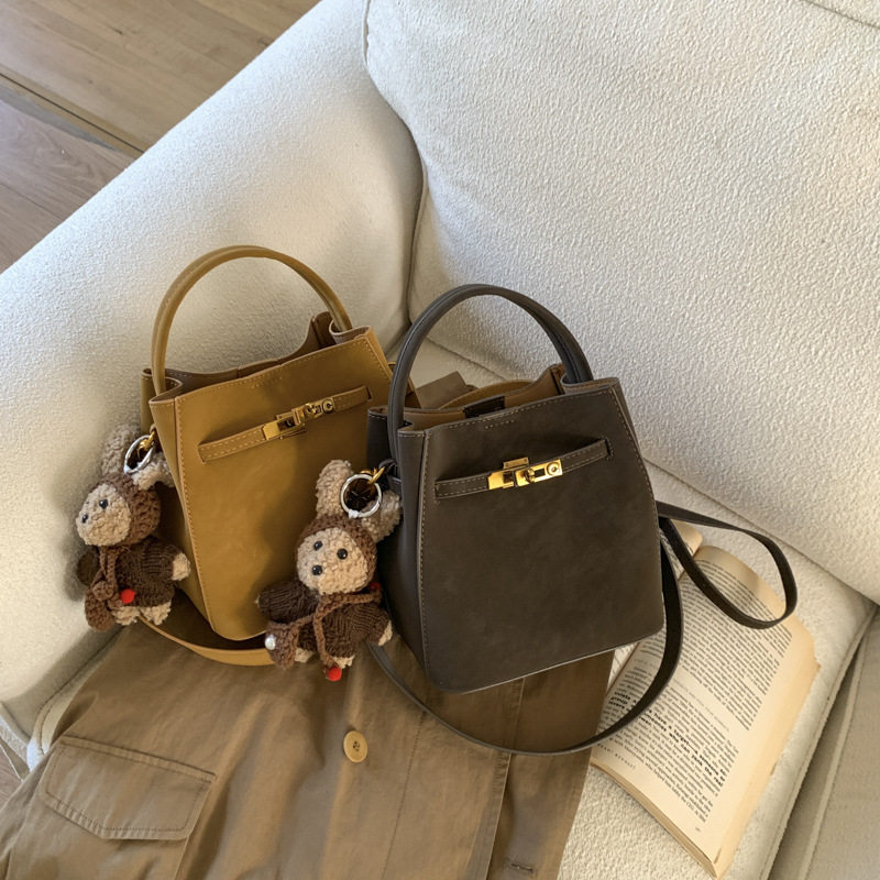 超火手提水桶包女式2025新