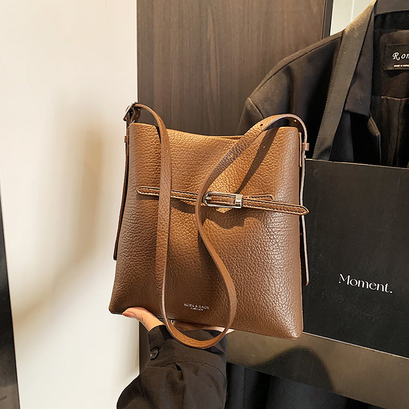 高级感小众水桶包女腋下包2026新款潮时尚百搭上班通勤单肩托特包,箱包皮具/热销女包/男包,腋下包,淘宝优惠券,粉丝福利购,淘宝优惠卷