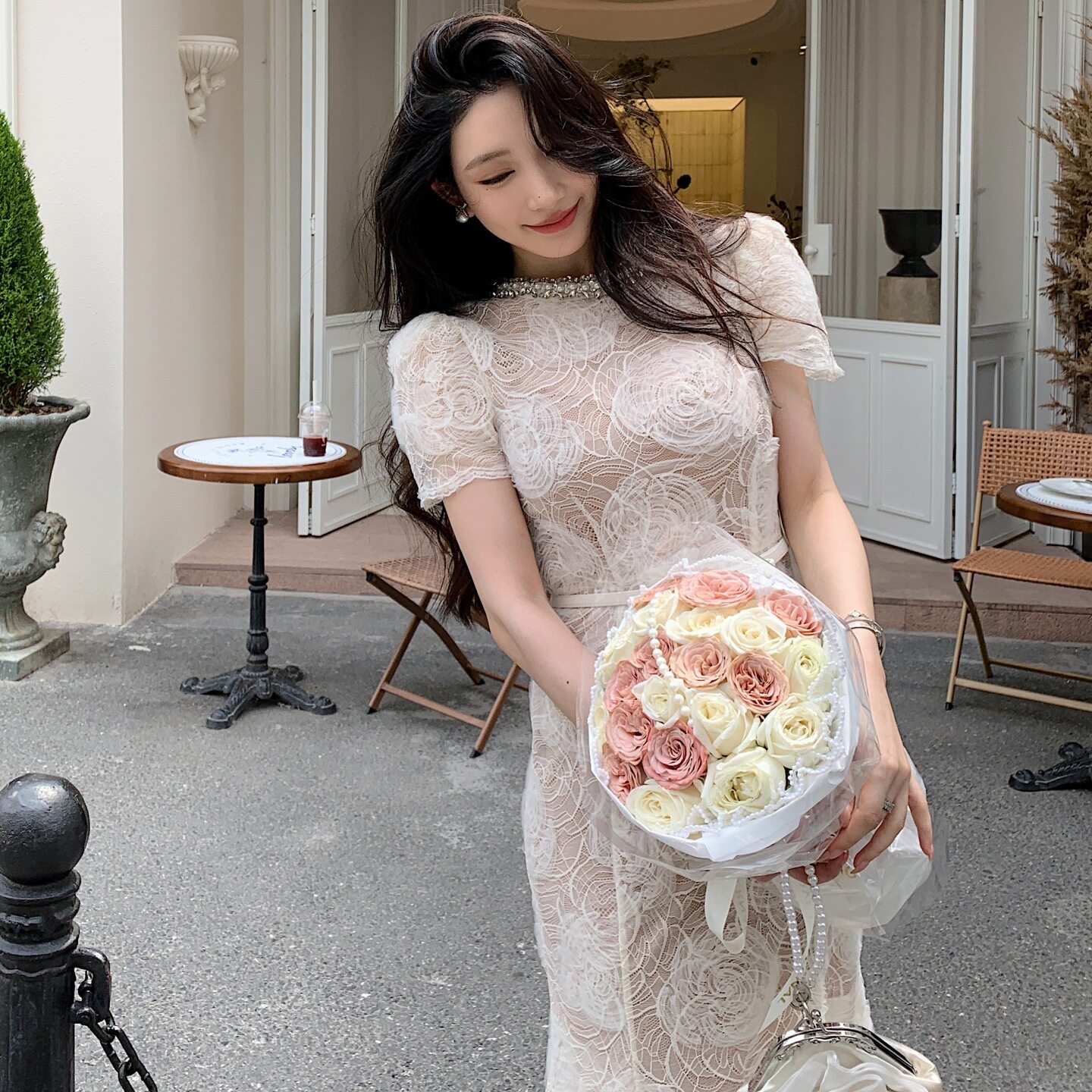 2026新款女装玫瑰盘花蕾丝圆领短袖米白色连衣裙鱼尾长裙粉色黑色