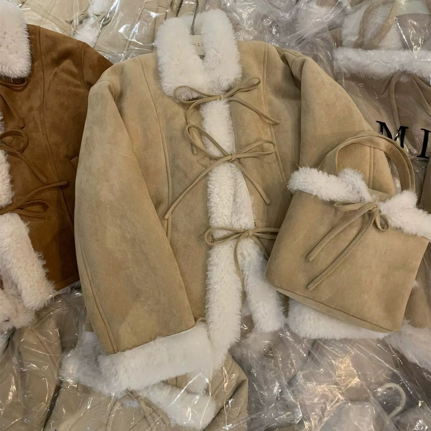 IMIZ配包包韩系设计感蝴蝶结皮毛一体棉衣女宽松保暖外套2025冬季