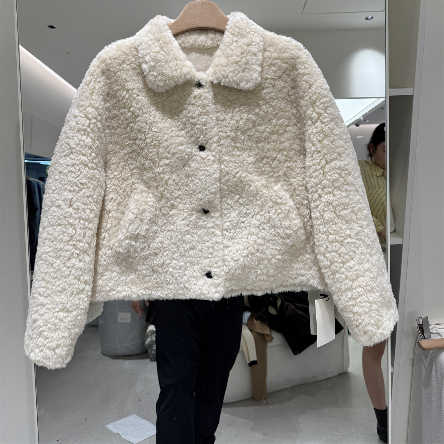 皮毛一体翻领上衣女2025冬季新款女长袖宽松上衣抓绒夹克短款外套