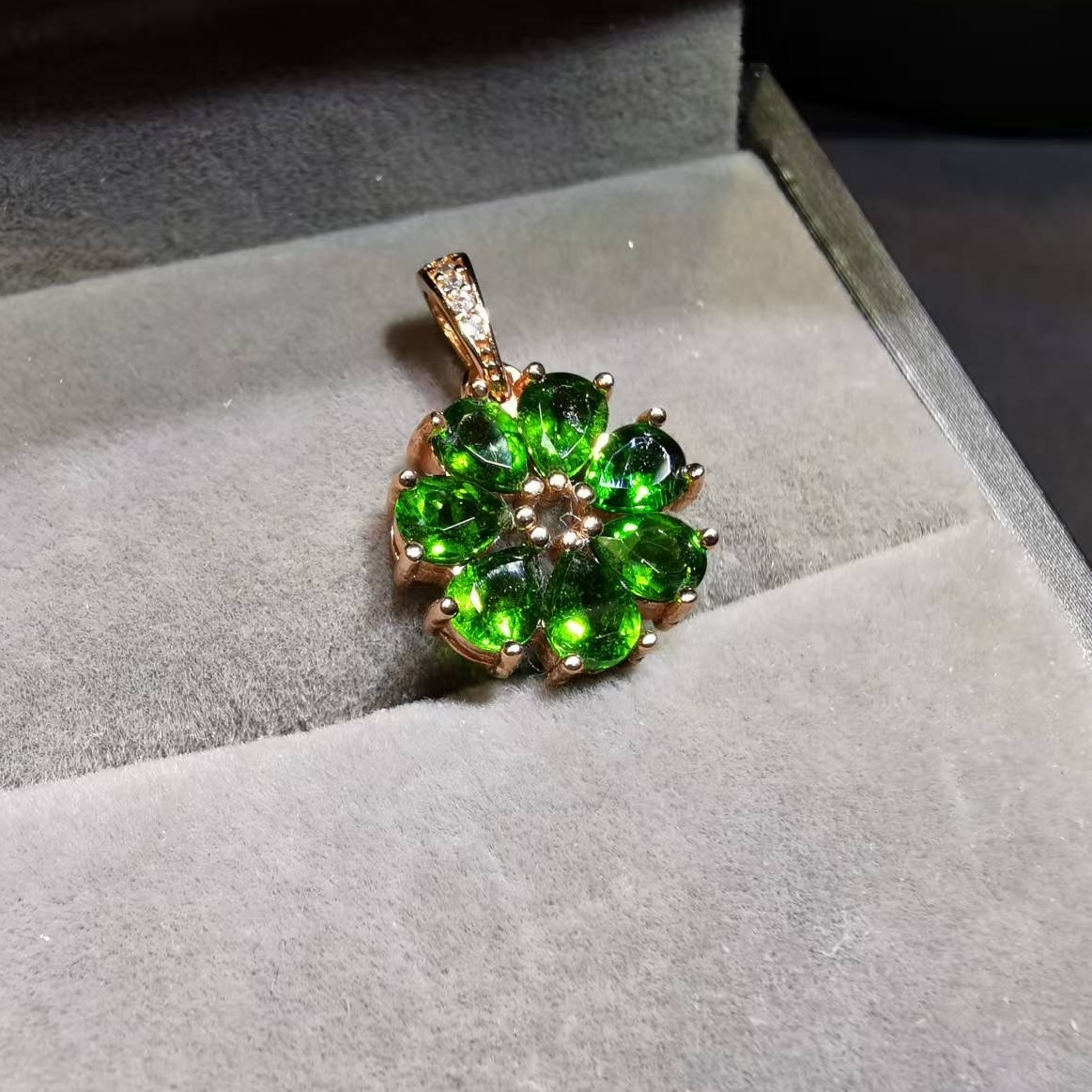 【luna与胖弟】 JN-CBGF7-85 透辉石银镶吊坠