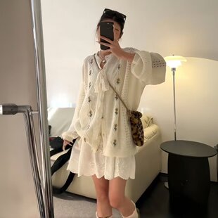 春装女款爆款2026新款时尚气质勾花针织开衫配吊带连衣裙两件套