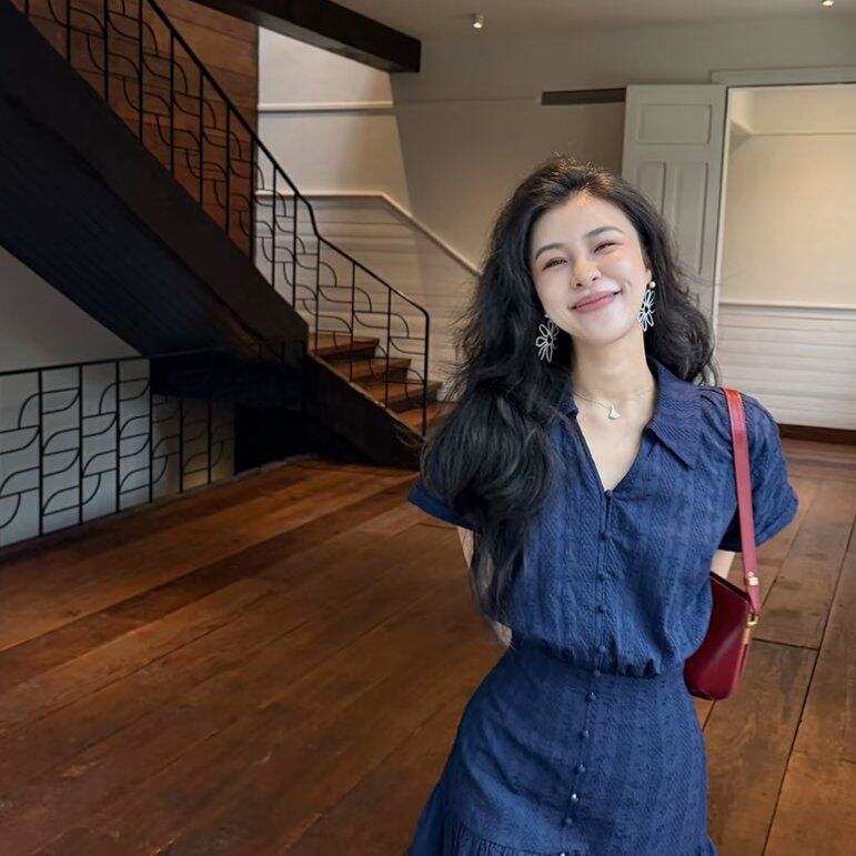 张阿星蓝调笔记藏青色miu系立体提花少女感减龄法式收腰连衣