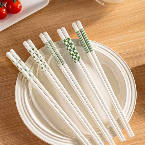 高档陶瓷筷子家庭新款轻奢防莓耐高温餐具家用一人一筷专用分餐筷