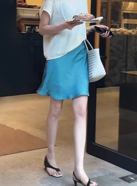 蓝色波点半身短裙女2025夏季流行新款高级感时尚好看百搭包臀半裙