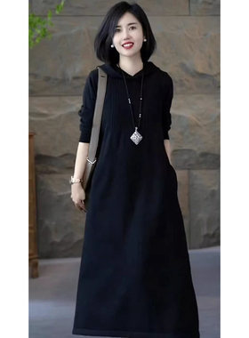 黑色针织连衣裙2025新款女秋冬气质显瘦轻奢高级感搭配大衣的裙子