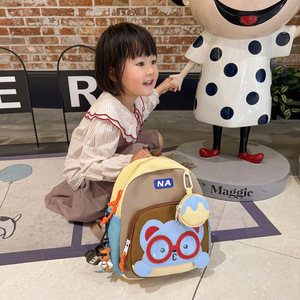 儿童防走丢双肩包可爱眼镜熊书包女孩幼儿园轻便外出旅行卡通背包
