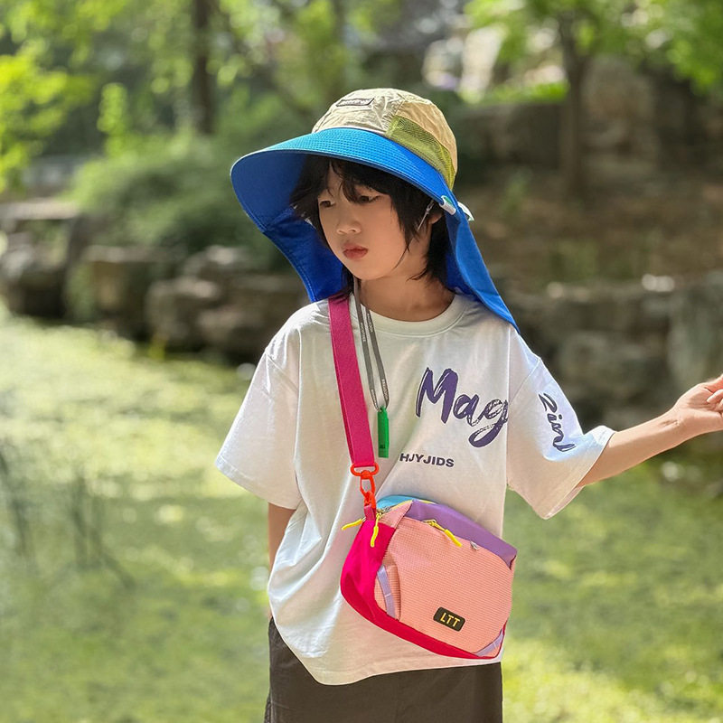 潮酷洋气儿童斜挎包户外出游男女孩运动包多巴胺撞色单肩包零钱包