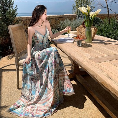 法式波西米亚V领复古吊带连衣裙绝美性感露背海边度假氛围感长裙