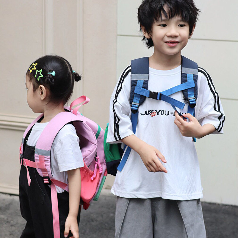 2026新款儿童外出收纳多巴胺撞色双肩包迷你轻便背包小孩子书包潮