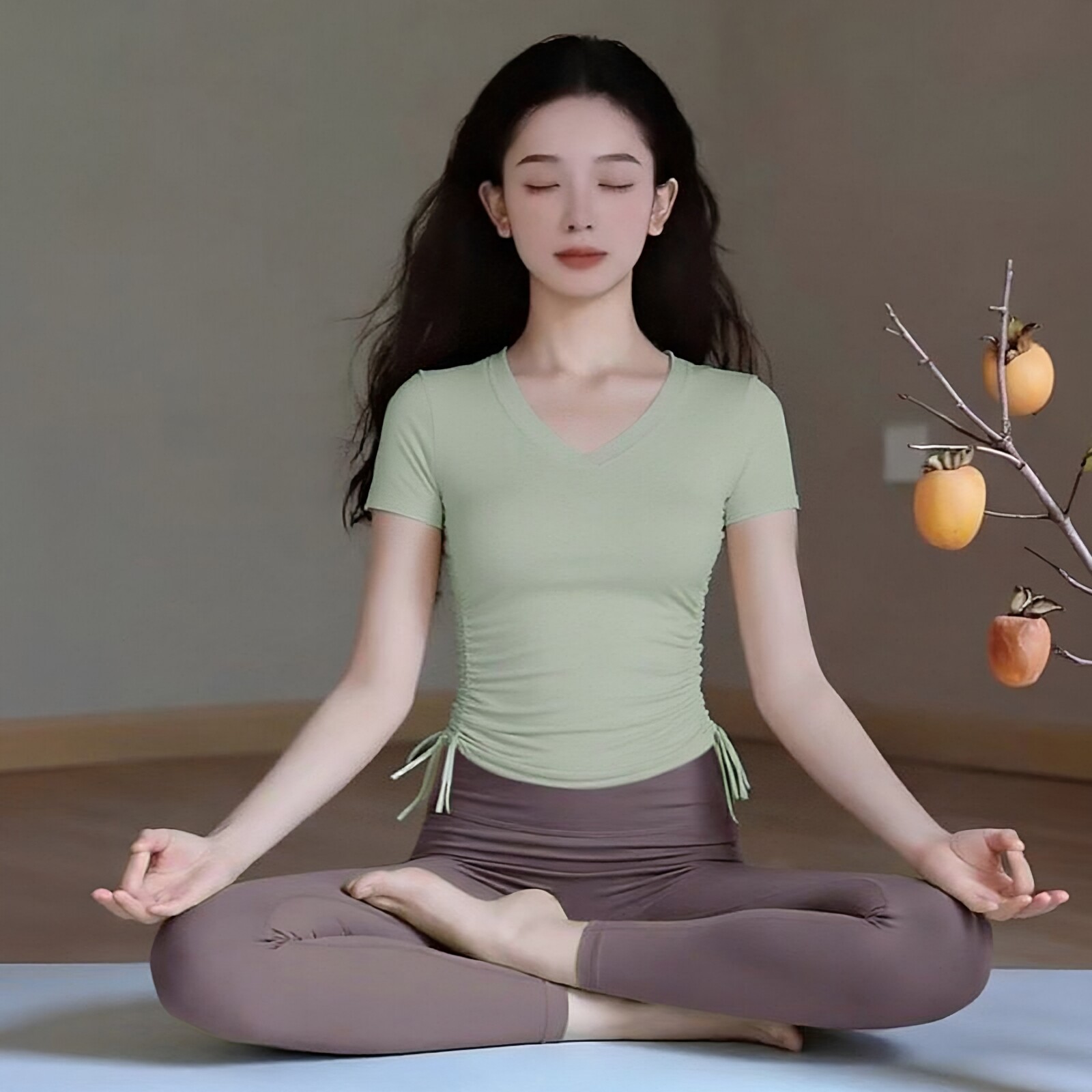夏季短袖速干V领显瘦瑜伽套装图片