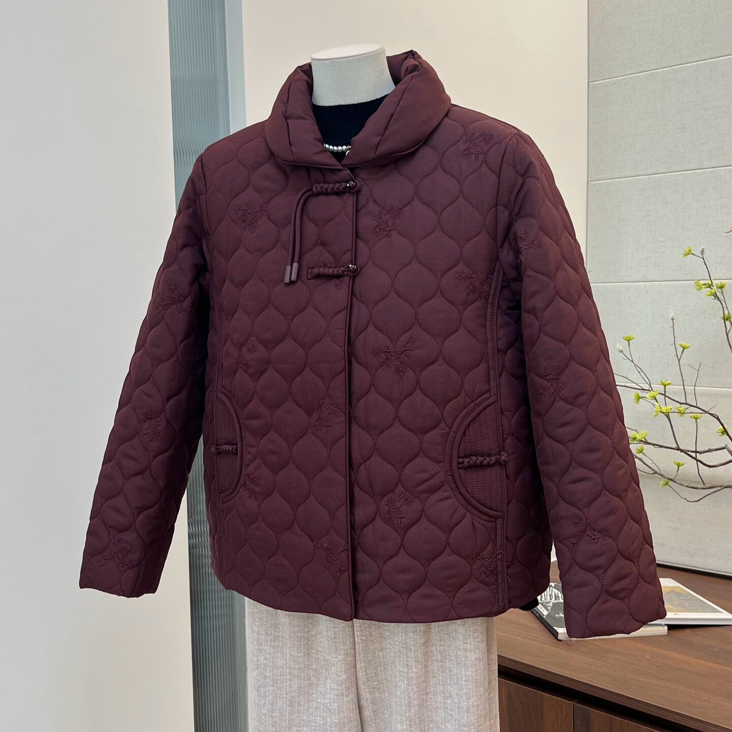 妈妈装冬季新中式刺绣棉服女翻领