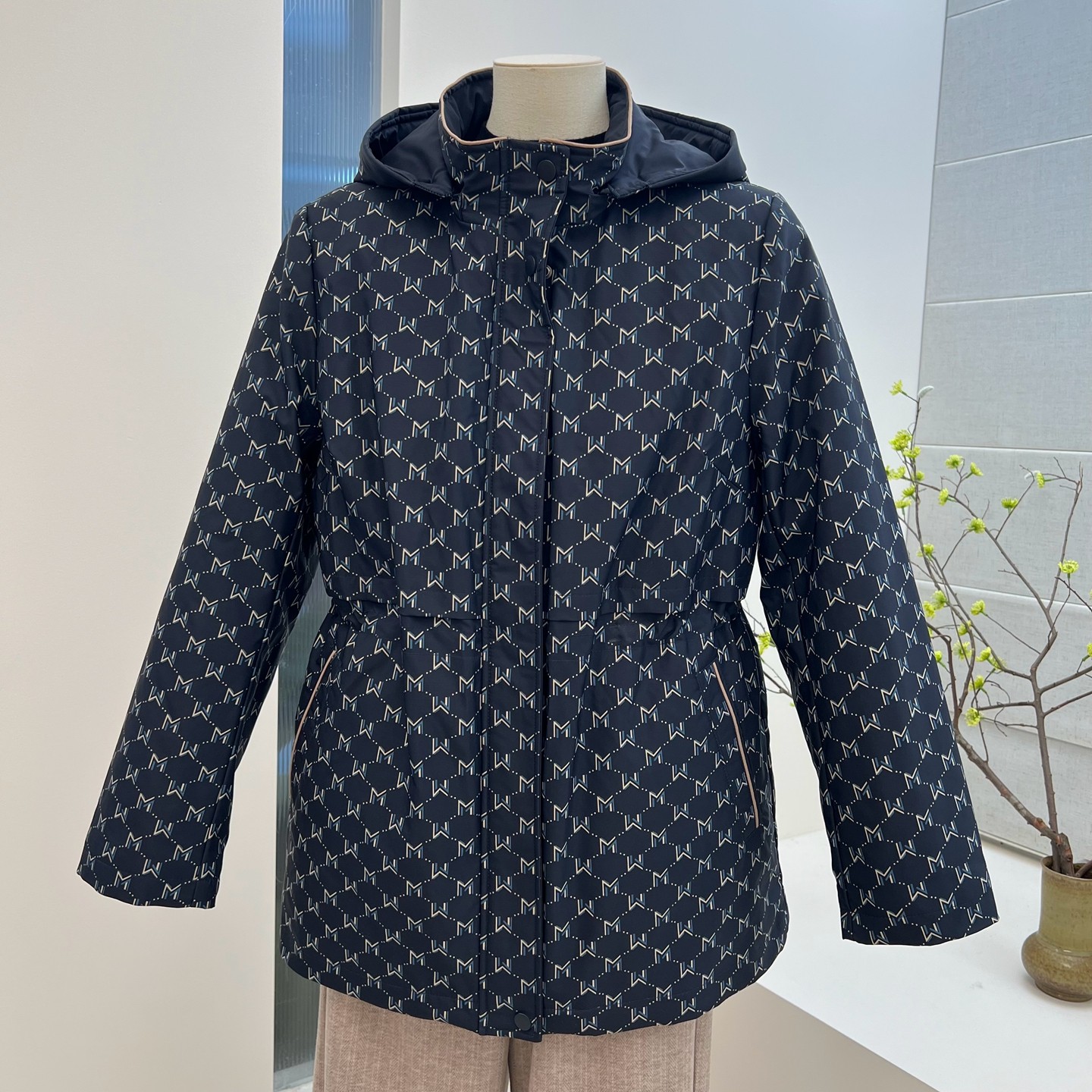 冬季新款时尚妈妈装85绒羽绒服外套中老年拉链收腰连帽中长款上衣