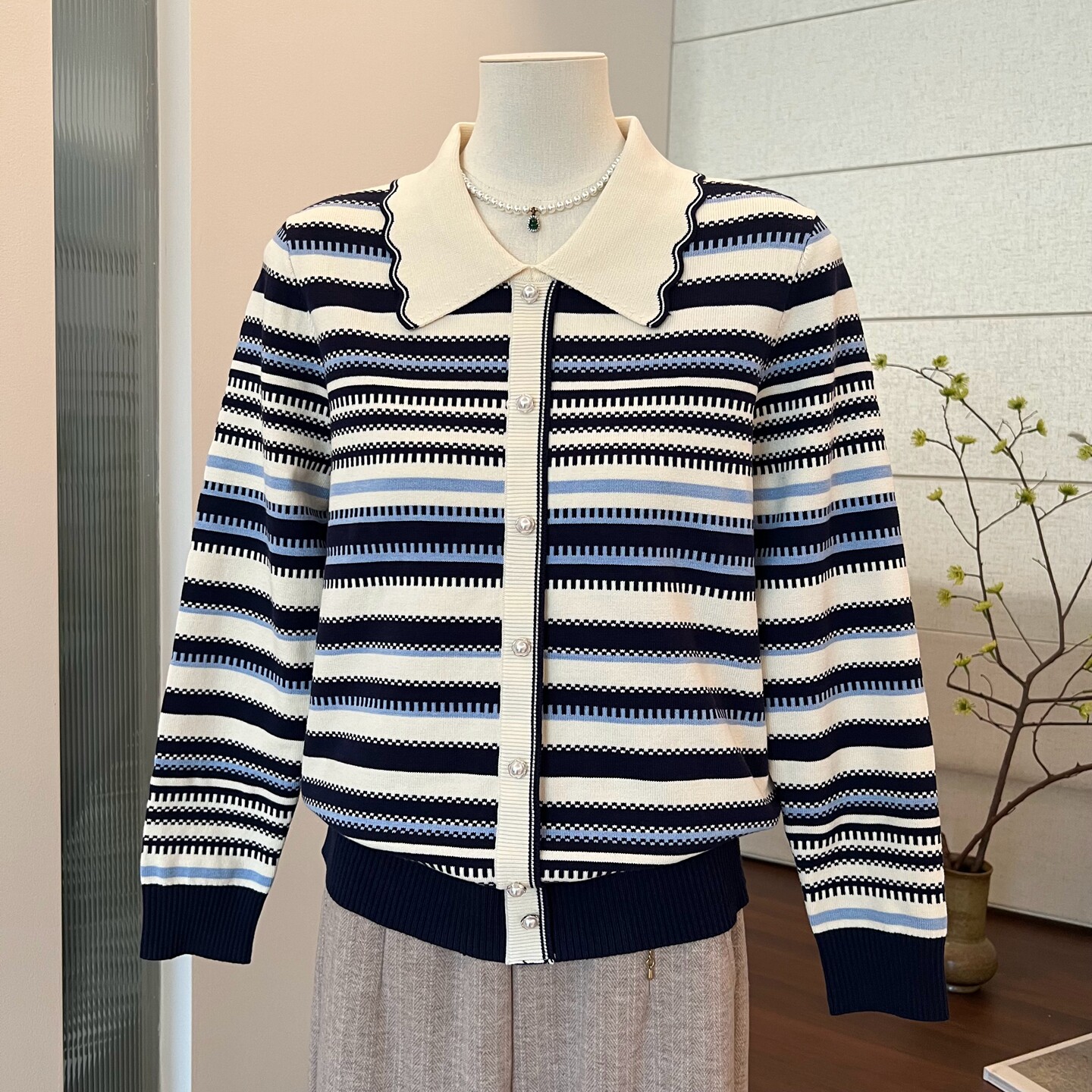 秋冬条纹翻领长袖妈妈装假开衫