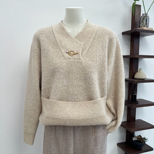 冬季妈妈装加绒加厚保暖毛衣中老年V领针织衫纯色套头宽松上衣女