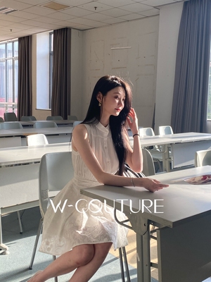 收腰沙漏型白衬衫连衣短裙