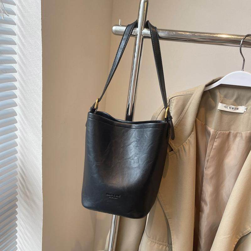 高级感复古小包包女2025新款流行百搭斜挎包超火单肩腋下包水桶包,箱包皮具/热销女包/男包,水桶包,淘宝优惠券,粉丝福利购,淘宝优惠卷