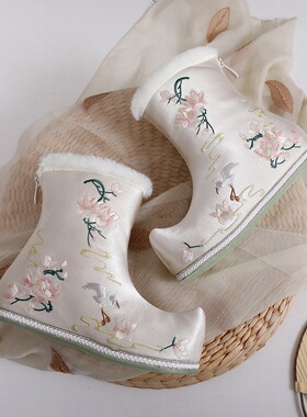 秋冬汉服靴子女短靴内软底舒适绣花鞋加绒棉靴古风布鞋326-22
