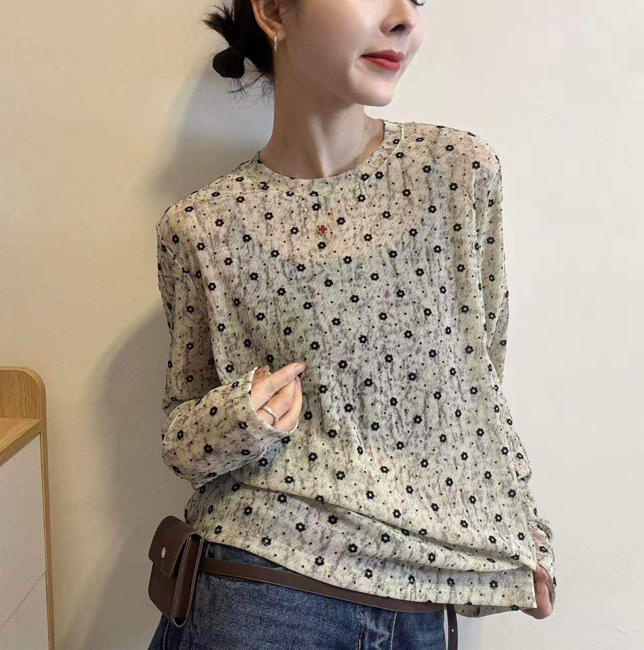 2026春夏新款圆领宽松花朵波T恤衫女长袖内搭流行透气简约防晒衫