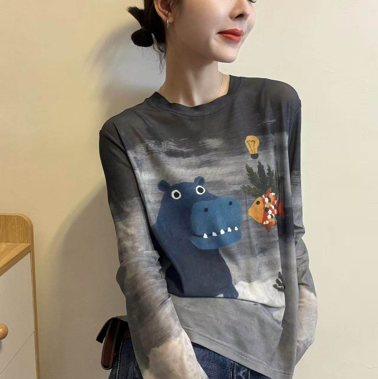 2026春夏新款时尚休闲风卡通印花T恤宽松简约百搭长袖圆领上衣潮