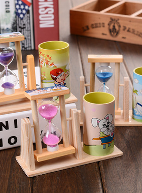 儿童节旋转沙漏笔筒卡通节日生日