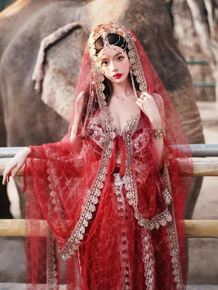 西域公主斗篷异域风情敦煌飞天舞蹈服女神公主汉元素版纳旅拍摄影