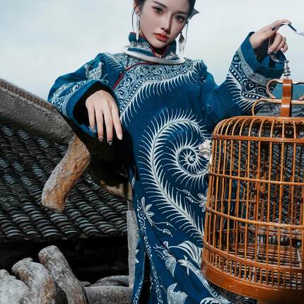 手工画图手工蜡染旗袍连衣裙重工苗族服装民族风苗族旅游送礼茶艺