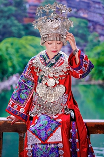 苗族服装女苗族头饰盛装苗银帽子项圈舞蹈演出服歌手走秀结婚套装