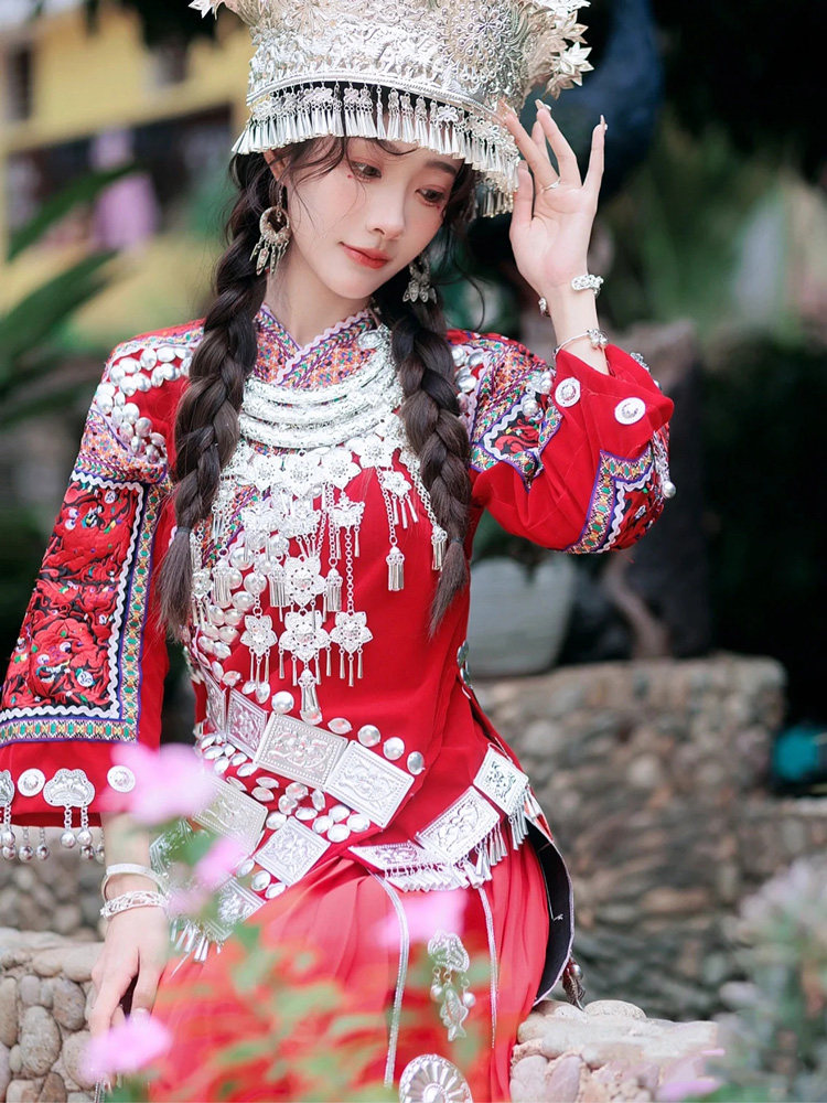 苗族服装女贵州少数民族演出服苗族婚服头饰项圈新土家族苗疆服饰