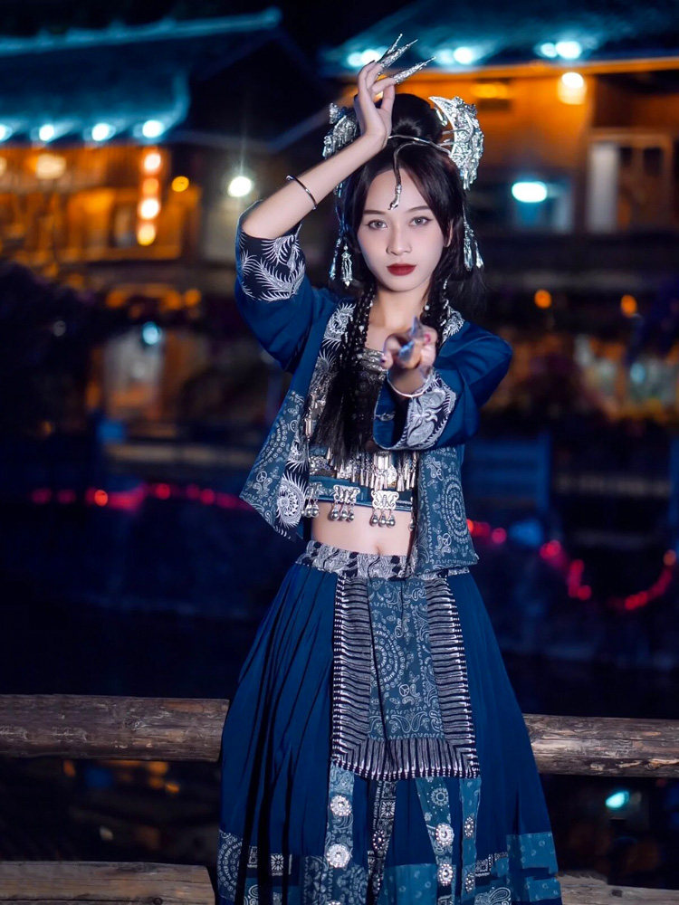 苗疆少女服装少数民族苗族土家族舞台演出服便装旅拍摄影写真新款
