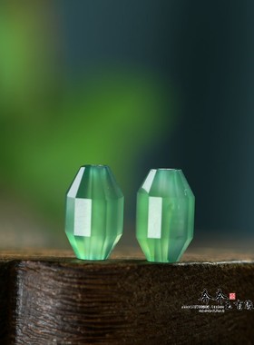 天然玛瑙7.5*12mm绿色双尖多棱米珠通孔设计DIY手链手串配饰D178