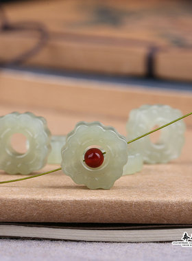 天然A货和田玉四角如意花14mm天然玉石吊坠串饰内孔4mm送红珠Y107